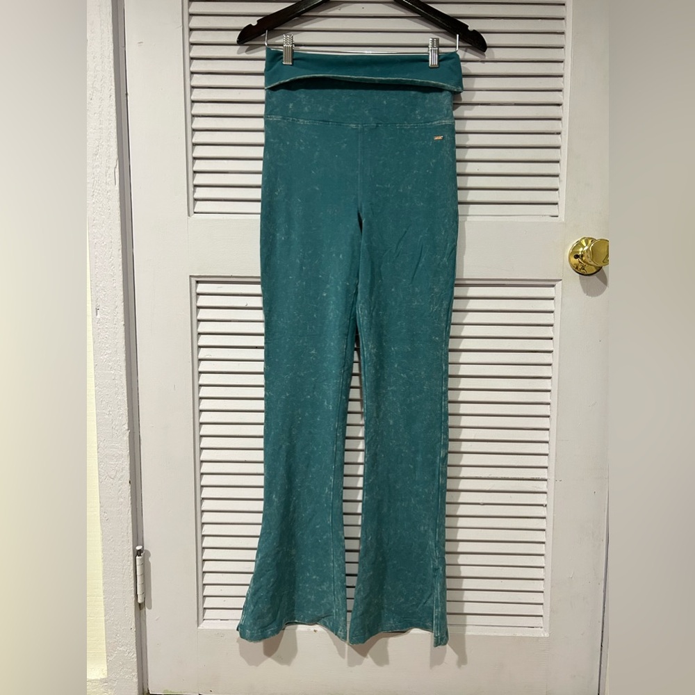 Victoria’s Secret. Pink Performance Cotton Foldover Yoga Pants Blue Wash Sz M